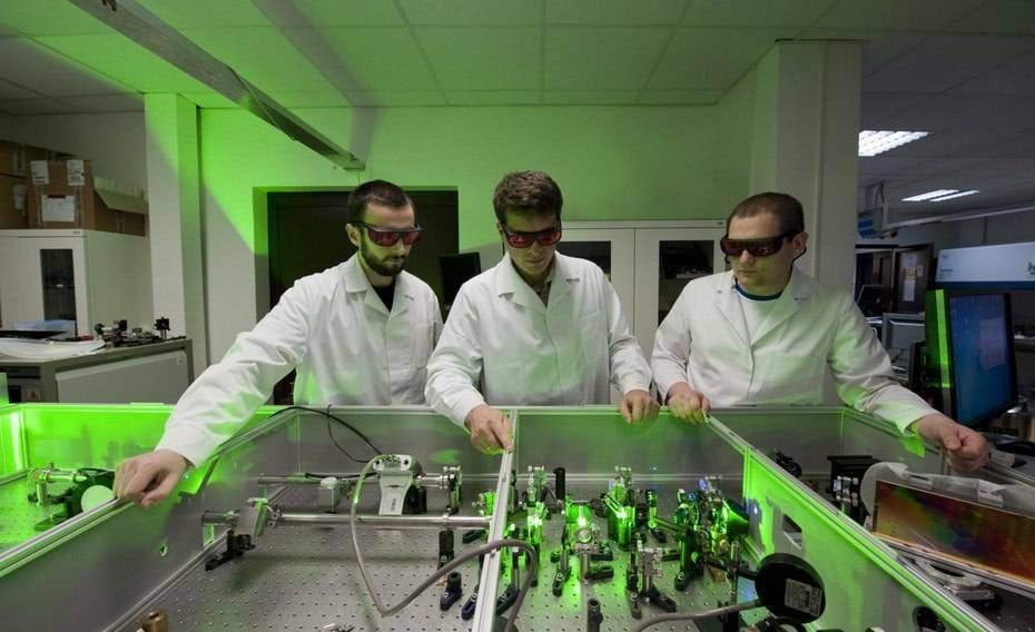 Laseroptikud