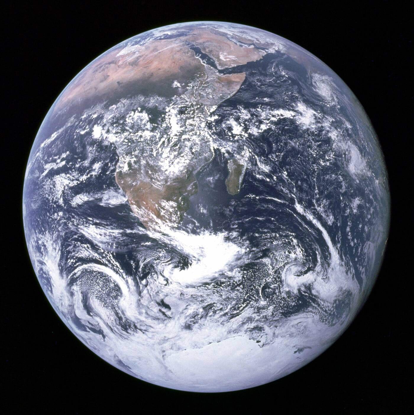 Maa kosmoselaevalt Apollo
